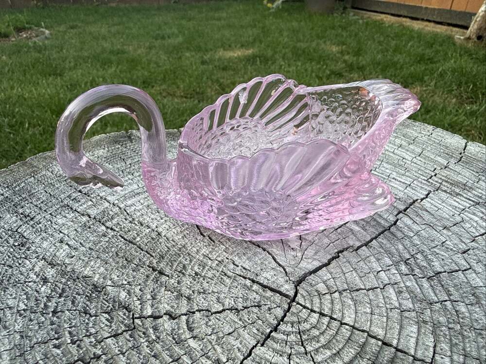Vtg Boyd’s Glass Pink Swan Open Dish Salt Cellar Or Trinket Holder Votive Decor